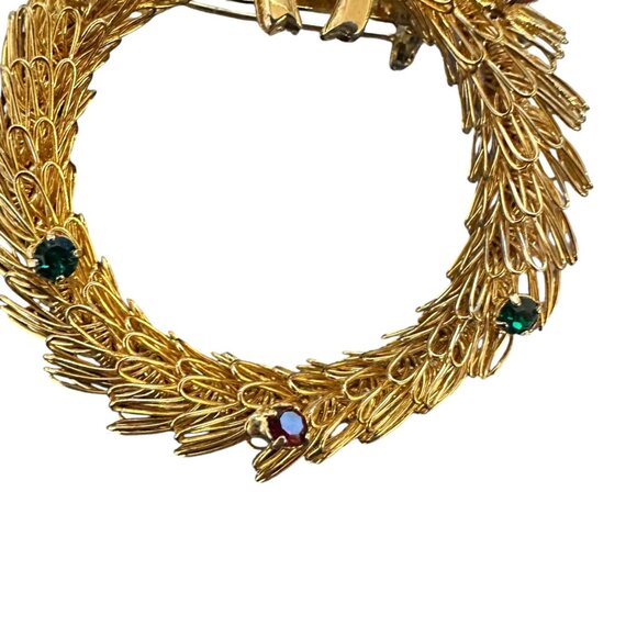 Vintage Gold Tone Wreath Brooch Bow Red Green Rhinestones Christmas Jewelry - Picture 11 of 12